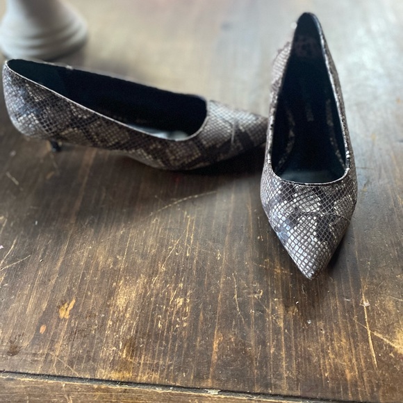 Snakeskin Heels - Picture 6 of 16
